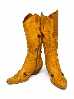 🔥 Vintage BCBGirls Yellow Leather Studded Cowboy Boots – Size 38 (Fits ~US 8)